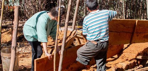 cleaning mud Peru|Eco Build Experience in Peru .